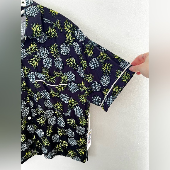 Cropped Hawaiian Button Down Shirt Forever 21 Blue Pineapples NWT Medium - Picture 6 of 12